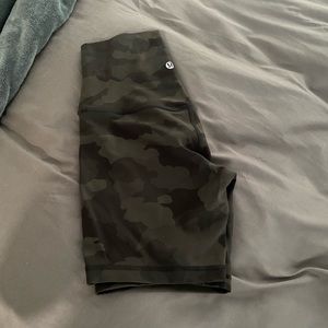 NWOT lululemon align camo green short size 4 6” inseam